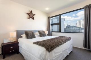 Stunning Views Central Apt - 1