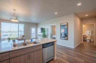 Stylish 1BD - Balcony, Pool, Gym, W-D - Sleeps 4 - Tempe - 5