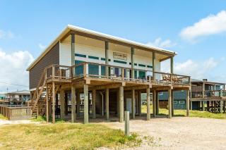 Front Row Water Views Galore & Chic Coastal Decor - Surfside Beach - 9