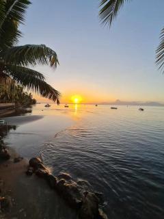 Tehei Beach House Wifi AC Beachfront Sunset - 2