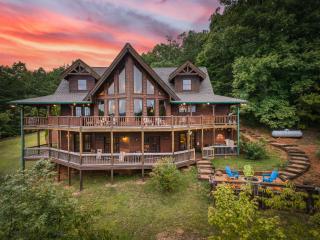 Sky High Lodge by BK Stays. Large Cabin. Amazing Views. Game Room. Jacuzzi. Six Bedrooms. Sleeps 12 - Blue Ridge - 0