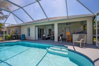 Charming Waterfront Vacation Rental with Fabulous Views and Easy Access to the Caloosahatchee River - Cape Coral - 0