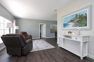 Charming Waterfront Vacation Rental with Fabulous Views and Easy Access to the Caloosahatchee River - Cape Coral - 5