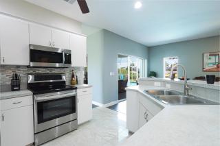 Charming Waterfront Vacation Rental with Fabulous Views and Easy Access to the Caloosahatchee River - Cape Coral - 1
