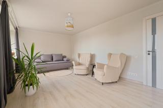 Sunny Apartment between airport and city with 3 bedrooms - Riga - 0