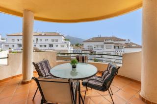 Recently Refurbished 2BR Flat Pool in Puerto Banús - Marbella - 9