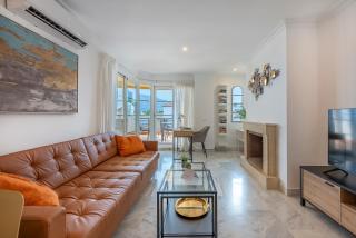 Recently Refurbished 2BR Flat Pool in Puerto Banús - Marbella - 4