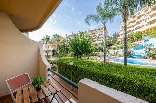 Recently Refurbished 2BR Flat Pool in Puerto Banús - Marbella - 7
