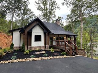 Beary Playful a highend luxury cabin nestled in the heart of downtown Gatlinburg - 0