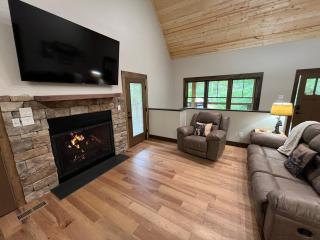 Beary Playful a highend luxury cabin nestled in the heart of downtown Gatlinburg - 3