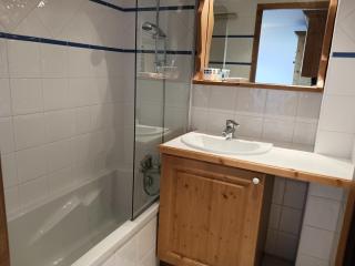 Résidence Saint Bernard - Appartement de charme pour 6 personnes, dans une résidence skis aux pieds avec accès piscine et parking privé dans le village du MAE-8971 - 2