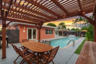 Havana Haven by BK Stays - Family Friendly - Close To Beach - Large Heated Pool - 4 Beds - Sleeps 8 - Fort Lauderdale - 4