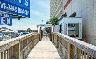 Family and Friends Beach Resort Condo for 8! Steps from the Beach! By Dolce Vita Getaways! - Panama City Beach - 6