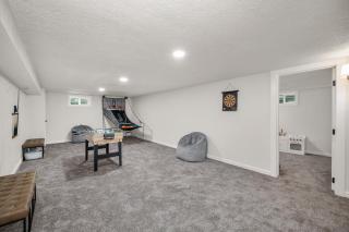 Beautiful 3 story villa with room for 17 people - outdoor POOL and indoor SAUNA - Spokane - 1