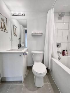 Luxury 3BR home with free parking, full kitchen in Stouffville Markham - Stouffville - 4