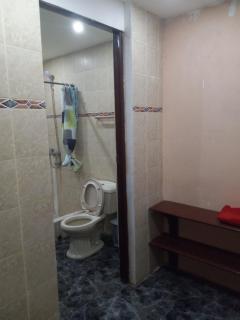 E & L Homestay - - 8