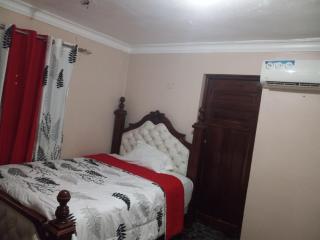 E & L Homestay - - 7