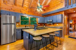 Downward Dog Lodge - Hot Tub, Pool Table, Fireplace, Yoga Den - Blue Ridge - 2