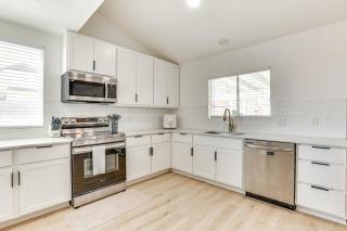 Glendale Home with Pool, Basketball and BBQ! - Phoenix - 3