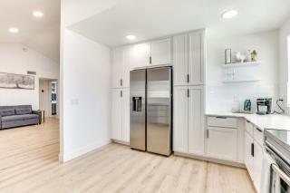 Glendale Home with Pool, Basketball and BBQ! - Phoenix - 1