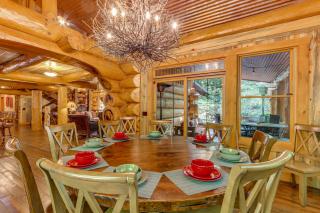 Private Hot Tub and Home Theater Ranger Log Cabin! - Ranger - 4