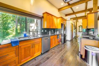 Peaceful Home with Partial Lake Sammamish View! - Sammamish - 3