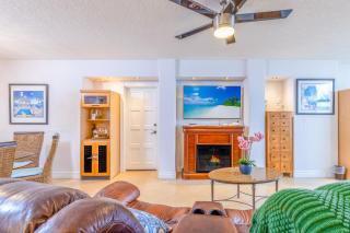 Beachfront Getaway Private Balcony & Scenic Views - 3