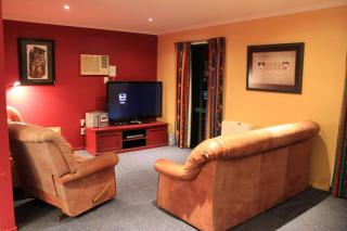 Popular Family and Pet friendly Modern Cosy Bach WiFi - Hanmer Springs - 3
