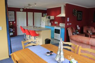 Popular Family and Pet friendly Modern Cosy Bach WiFi - Hanmer Springs - 2