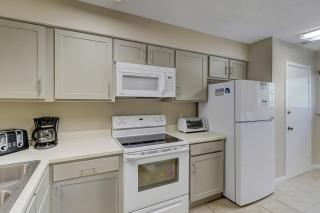 Chefs Kitchen, Balcony, Forest Beach - Hilton Head Island - 9