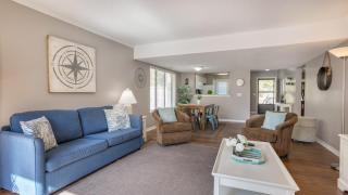 Complex Pool, Patio, Steps from Pool - Hilton Head Island - 8