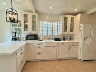 Prime West Los Angeles 4 Bedroom 2 Bathroom House - 4