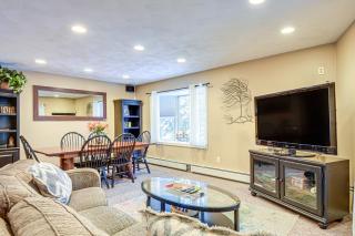 Lakefront Home Hot Tub and Fire Pit in Barnstead - 7