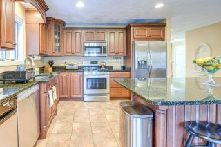 Lakefront Home Hot Tub and Fire Pit in Barnstead - 2