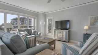 Complex Pool, Beach Getaway, Oceanfront - Hilton Head Island - 4