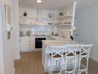 Bay Lodge Apartments - 9