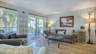 Grill, Lagoon, Complex Pool - Hilton Head Island - 4