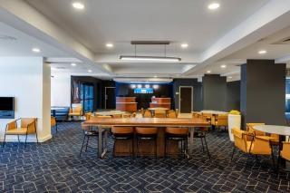 Courtyard Columbus Airport - 7