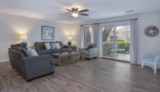 Complex Pool, Pet Friendly, Grill - Hilton Head Island - 3