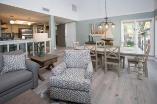 Bike to Beach, Pet Friendly, Loft - Hilton Head Island - 4