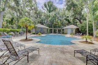 Coastal, Luxury, Walk to Beach - Hilton Head Island - 0