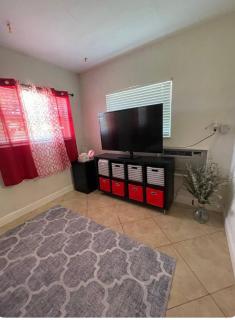 Private room with shared bathroom in Hollywood area - 7