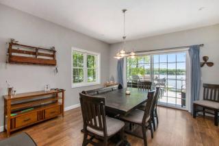 Lake front 7 bdr in Sister Lakes with Scenic Views - Dowagiac - 2