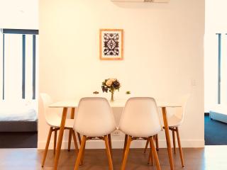 CBD Melbourne, 2 Bed Rooms & 2 Bath Rooms APT - 1