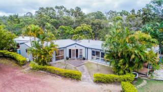 Green Dragon - Large Four-Bedroom, Pet-Friendly Secluded Paradise with Pool in Beautiful Bushland, Yet Minutes from Stunning Agnes Water - Agnes Water - 0