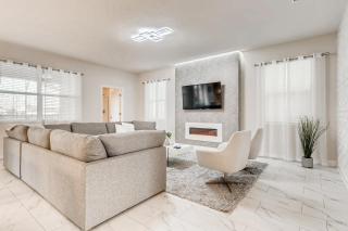 Last Minute Disney Getaway! Private Pool, Hot Tub & Games Room. Book Now! #43345 - Kissimmee - 1
