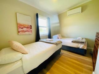 Large Home and Yard Gateway to Barossa, Davoren Park - Smithfield - 2