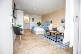 Minutes to Disney King bed studio for 4 ppl w free parking pool and gym - Kissimmee - 0