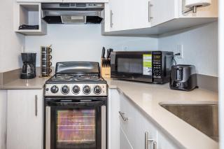 Minutes to Disney King bed studio for 4 ppl w free parking pool and gym - Kissimmee - 8