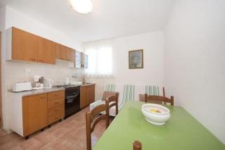 Apartments Mira -One Bedroom Apartment with Terrace and Sea View A1 - Splitska - 9
